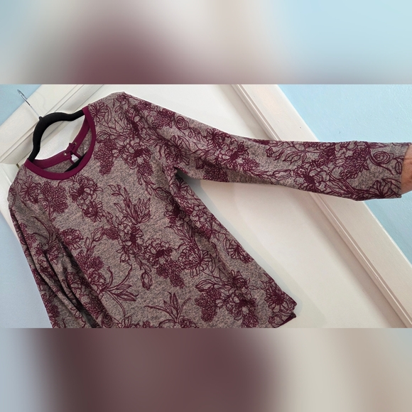 Women's St. John's Bay Pullover Sweater in Gray and Burgundy, Size M - Picture 7 of 14